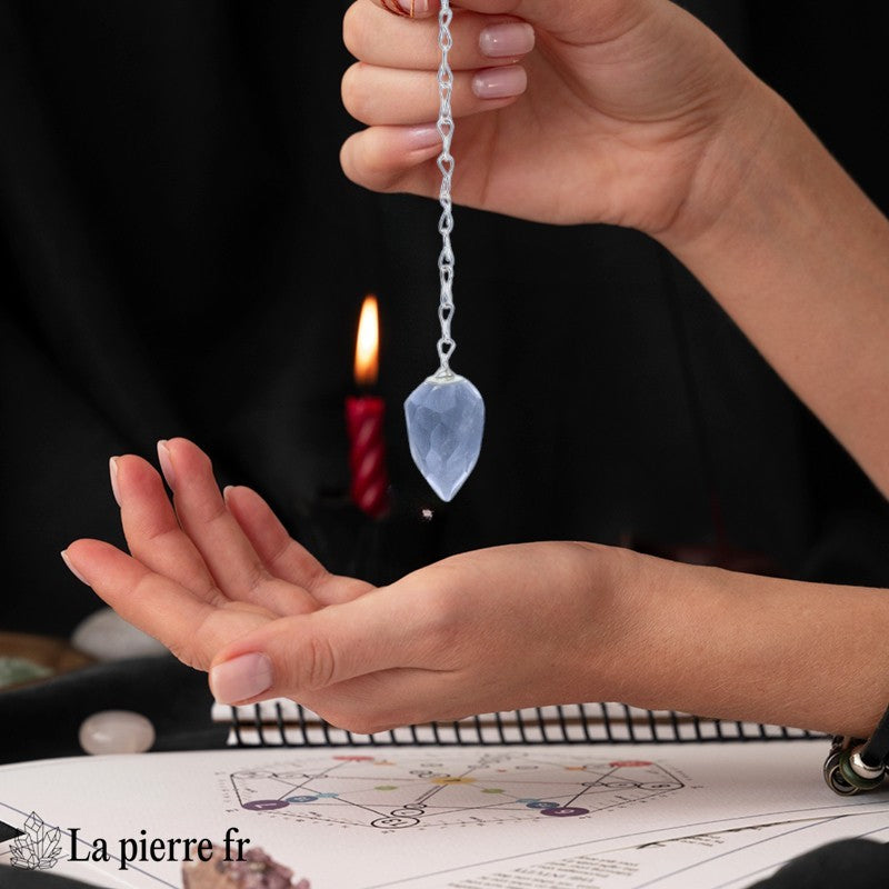 Pendule divinatoire en cristal de roche facetté en forme œuf 100 % naturel avec chaînette argentée, idéal pour la radiesthésie, la méditation et l’amplification énergétique