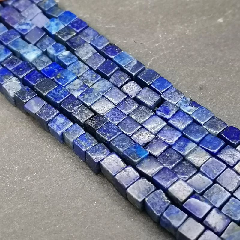 80 Perles cube en Lapis Lazuli 4x4 mm - La Pierre FR