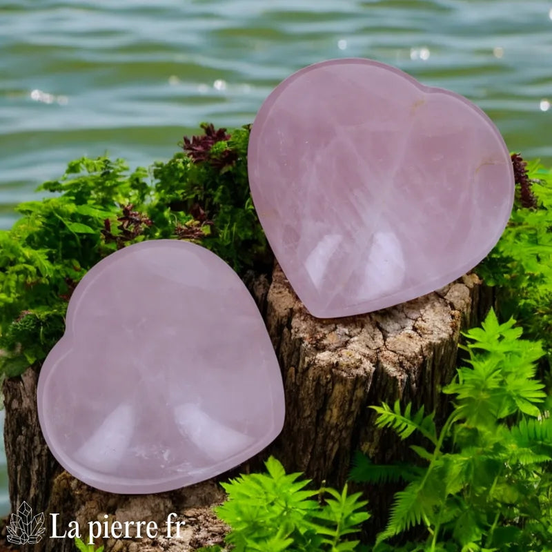 Cœur en Quartz Rose taillé à la main, pierre naturelle rose délicate, idéale pour la méditation et la lithothérapie.