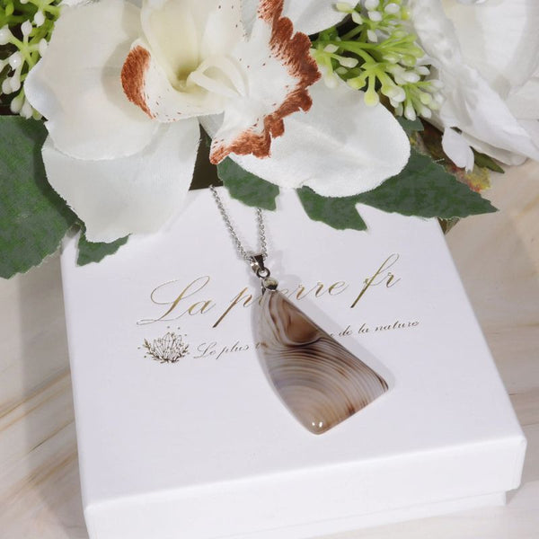 Bijou en agate marron pour la stabilité émotionnelle