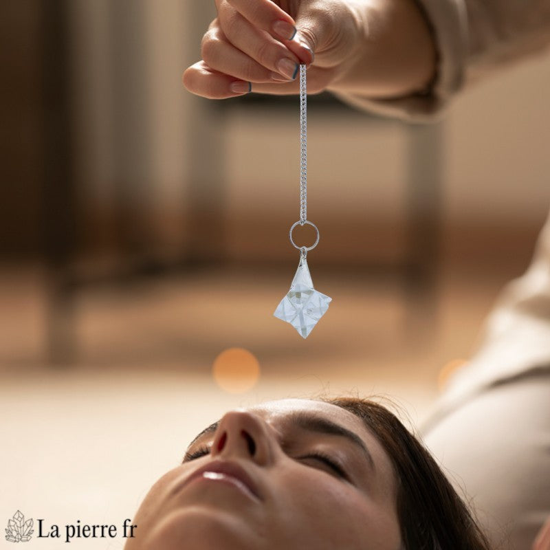 Pendule Merkaba en Cristal de Roche 100 % naturel avec chaînette argentée de 16,5 cm, pendule en pierre idéal pour la radiesthésie, la méditation et comme pendule divinatoire.