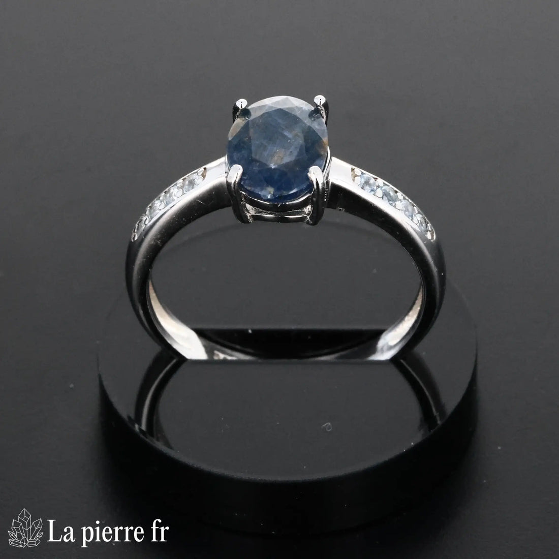 Bague en pierre de Saphir Bleu facettée &quot;Solstice&quot; - Bijoux lithothérapie en argent rhodié pour femme