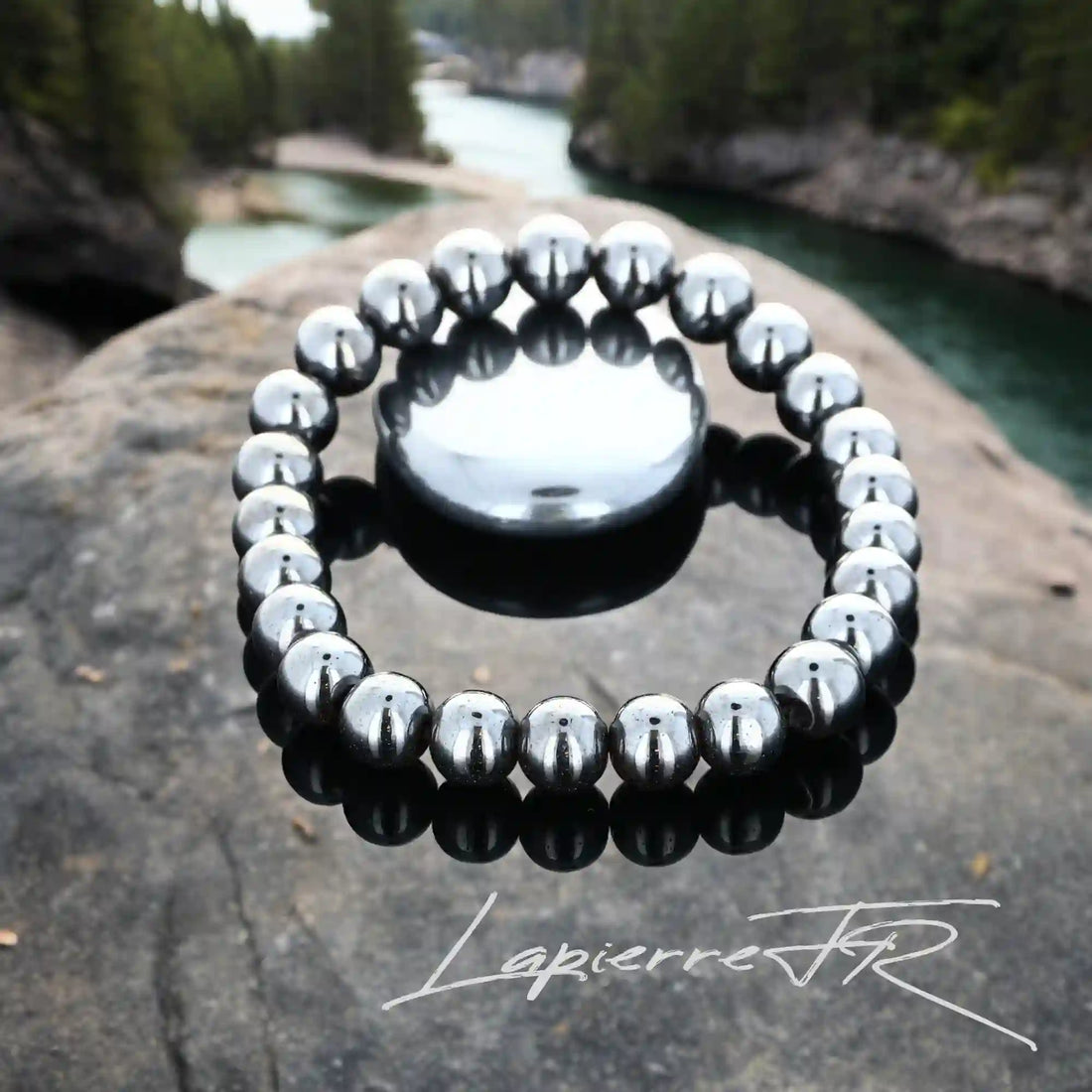 Bracelet pierre naturelle en Hématite, perles rondes de 6 mm et 8 mm, monté sur fil élastique de qualité.