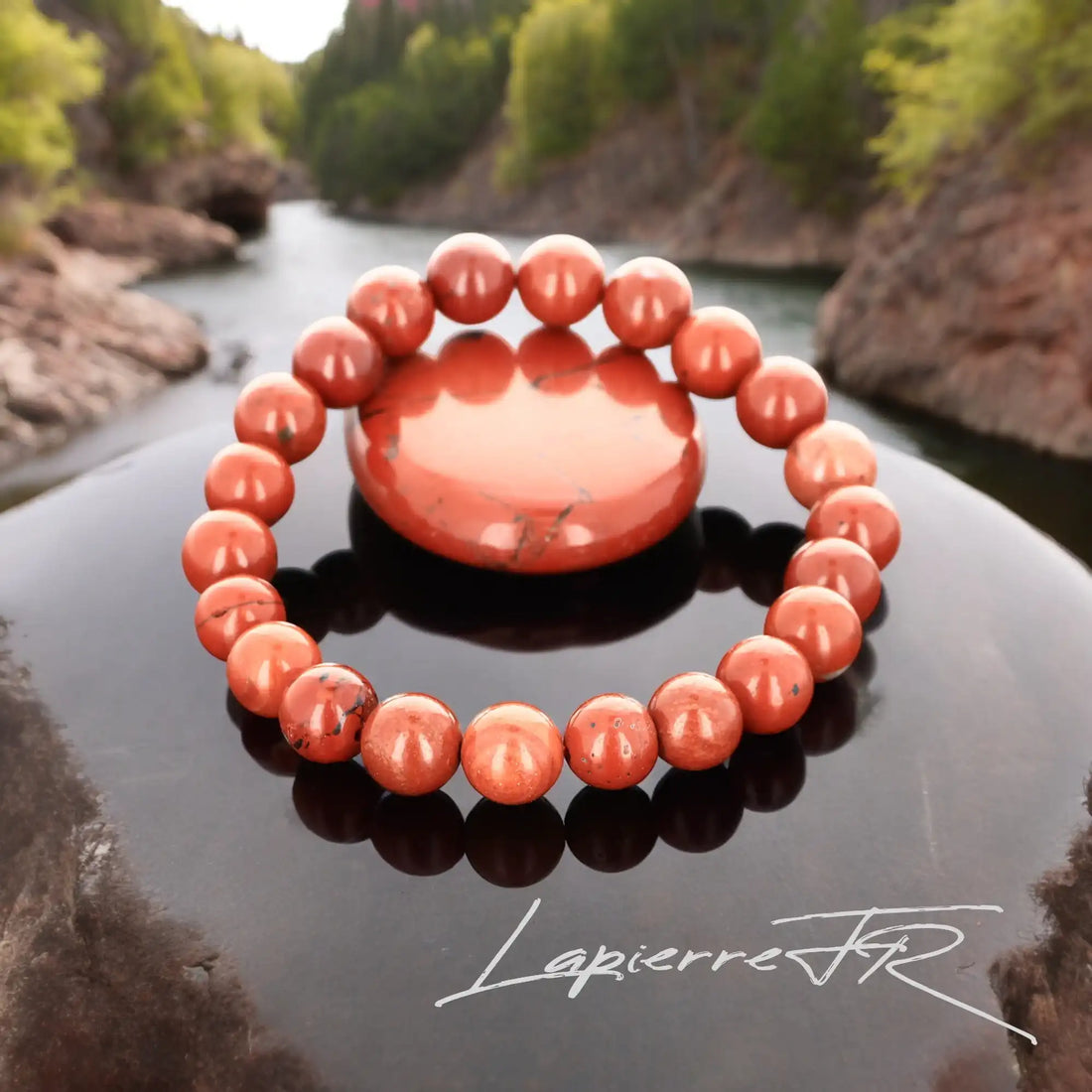 Bracelet pierre naturelle en Jaspe Rouge, perles rondes de 6 mm et 8 mm, monté sur fil élastique de qualité.