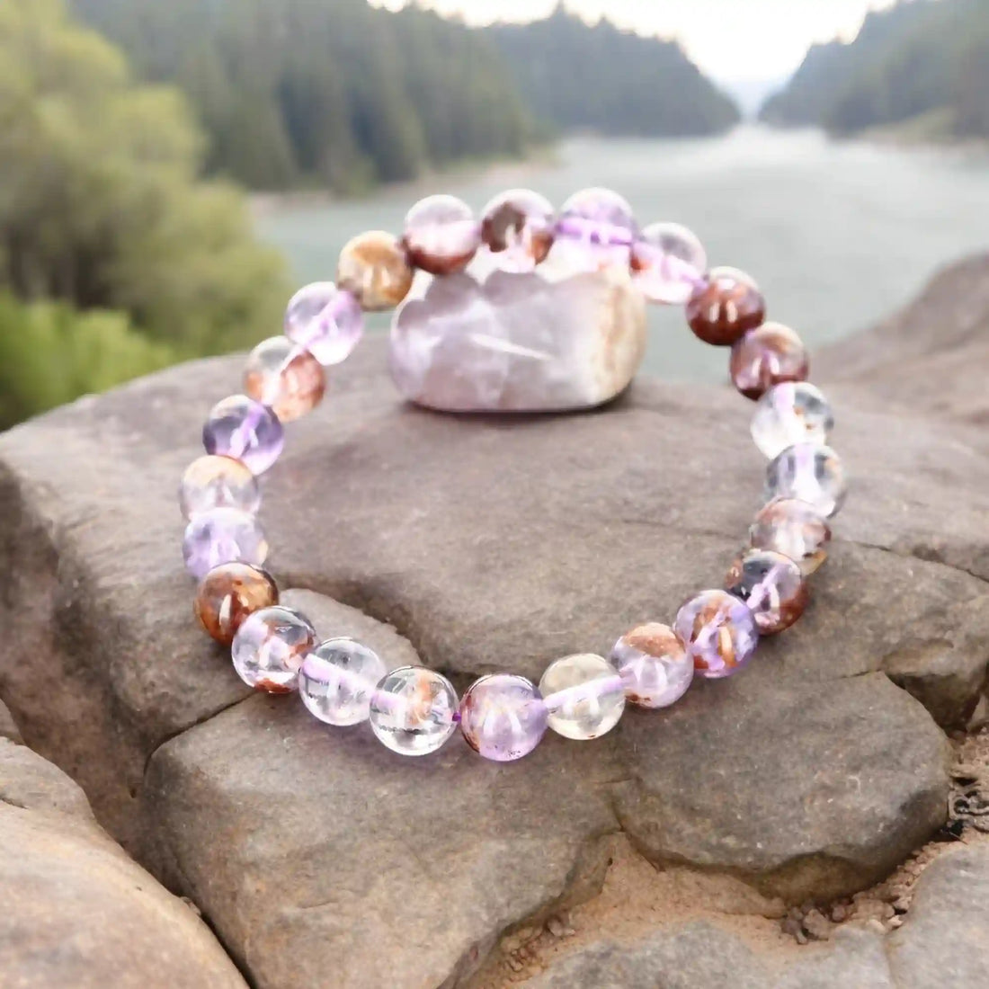 Bracelet en Auralite 23 en perle naturelle ronde, parfait pour équilibrer les chakras et favoriser la guérison émotionnelle.