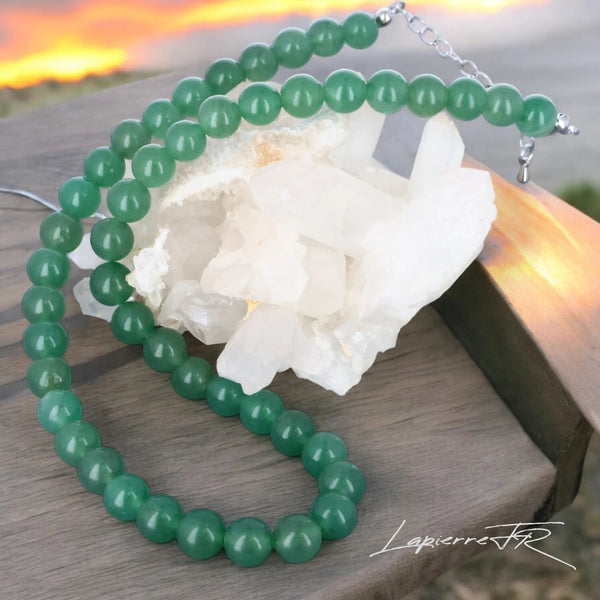 Collier en perles d'aventurine verte, bijou naturel et élégant.