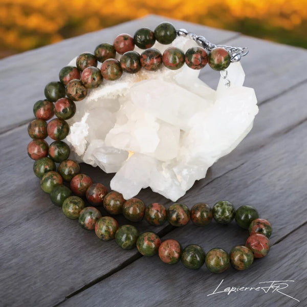 Collier en perle d'unakite, élégance et bienfaits naturels.