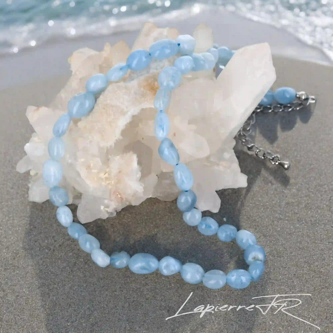 Harmonisez votre quotidien avec le collier pierre naturelle en Aigue Marine, parfait pour la méditation et la relaxation