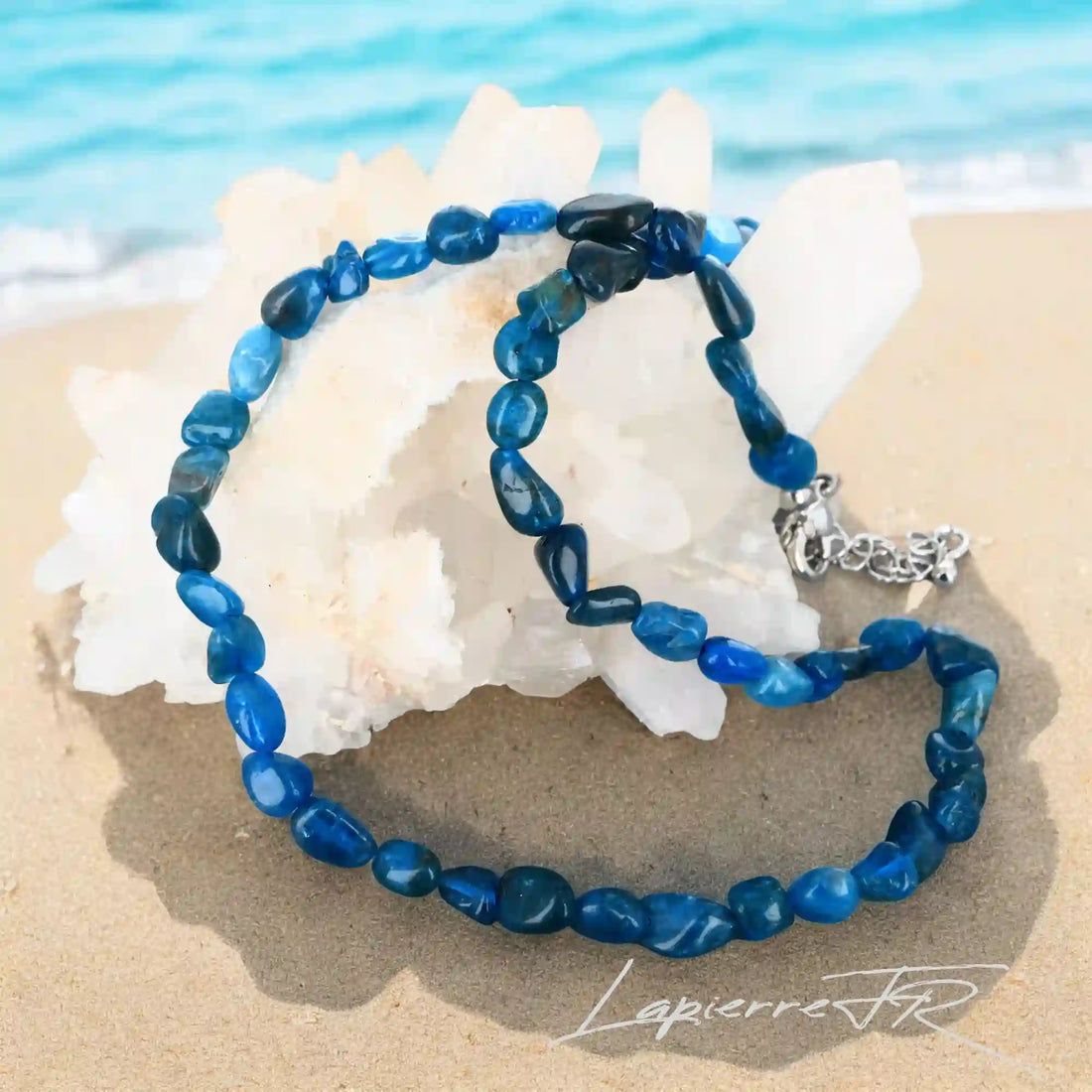Élevez votre style et votre esprit avec notre collier pierre naturelle en Apatite bleue, un symbole de force et de clarté