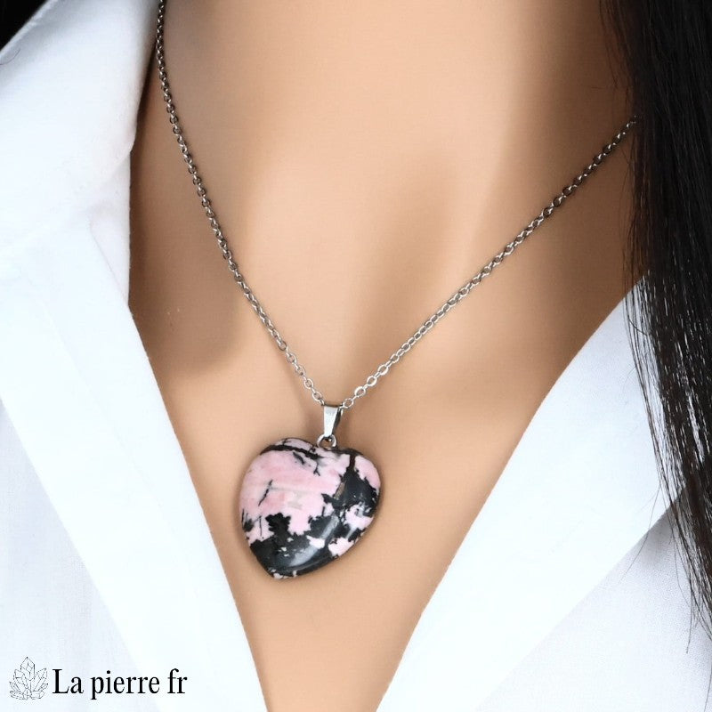 Pendentif cœur en Rhodonite rose, bijou de lithothérapie en pierre naturelle.