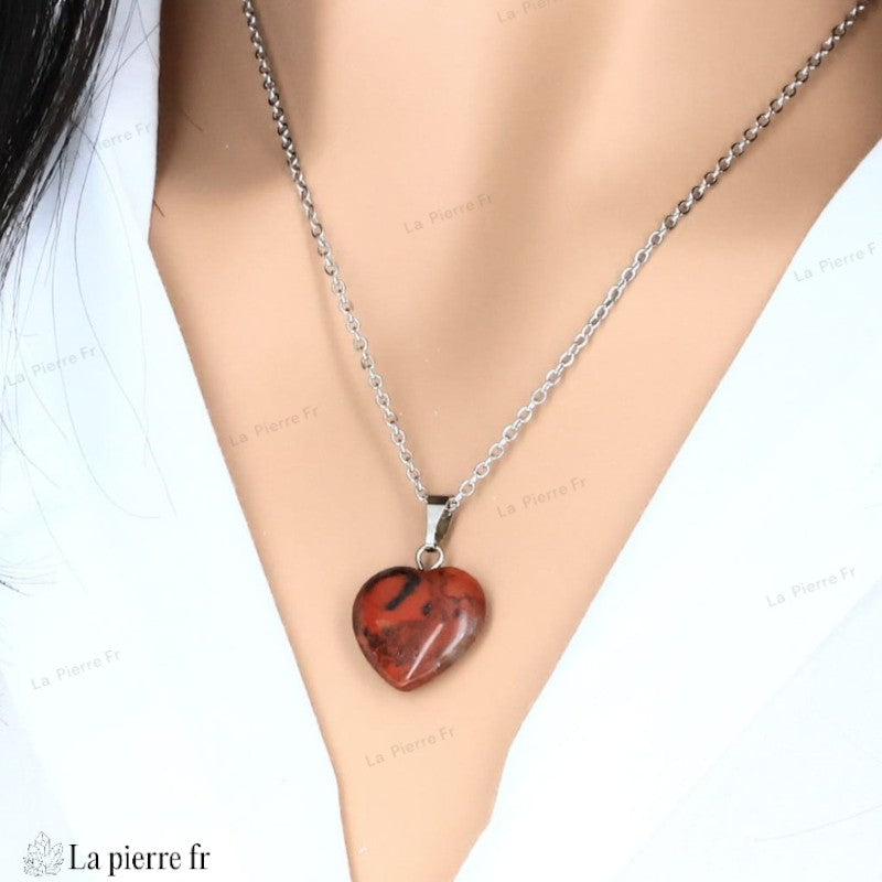 Pendentif cœur en jaspe rouge, pierre naturelle aux vertus énergisantes. Bijou idéal en lithothérapie pour la vitalité, l&