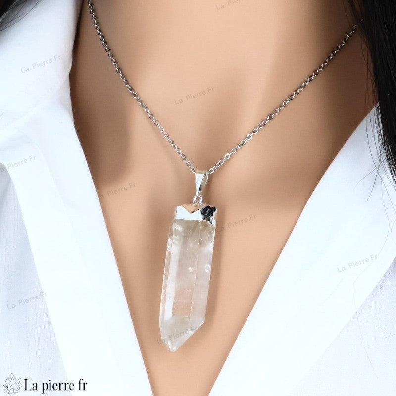 Pendentif Pointe en Cristal de Roche naturel. Amplifiez votre énergie et votre clarté mentale avec ce bijou en pierre naturelle