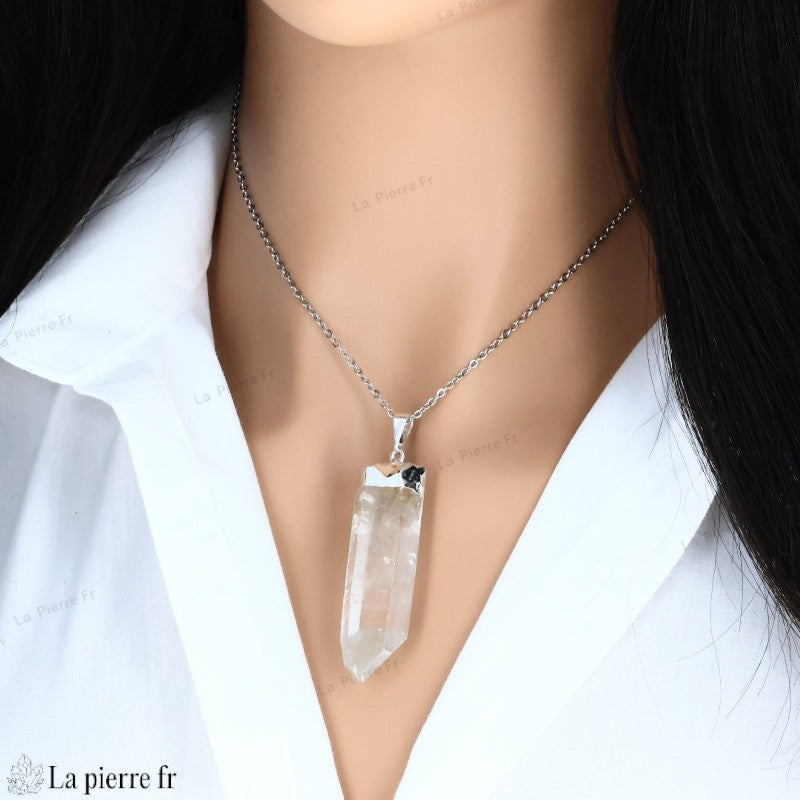 Pendentif Pointe en Cristal de Roche naturel. Amplifiez votre énergie et votre clarté mentale avec ce bijou en pierre naturelle