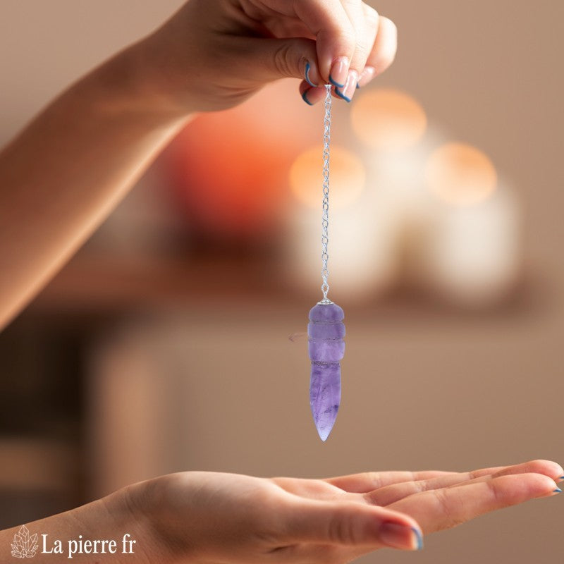 Pendule égyptien en améthyste 100 % naturel avec chaînette argentée de 16,5 cm, idéal pour la radiesthésie, la méditation et comme pendule divinatoire.