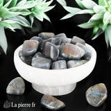 Pierres roulées en Labradorite Violette (Spectrolite) naturelle. Idéale pour lithothérapie, intuition et protection énergétique.