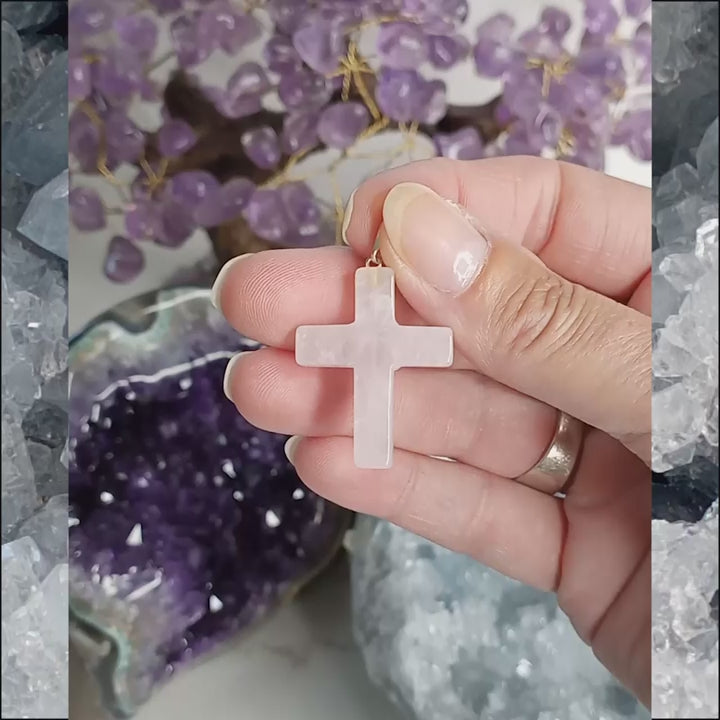 Pendentif Croix en Quartz Rose