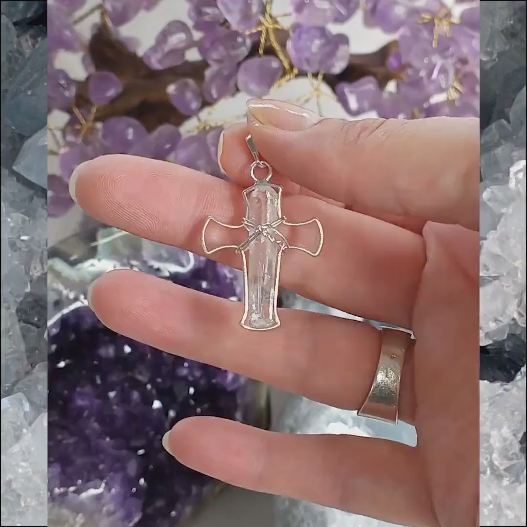 Pendentif croix en Cristal de Roche du Brésil | Pendentif religieux en pierre naturelle semi-précieuse | La Pierre FR