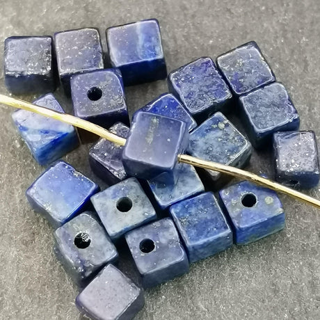 80 Perles cube lapis lazuli 4x4 mm/ Perle intercalaire en pierre naturelle en forme carré 4x4 mm, Qualité AA+